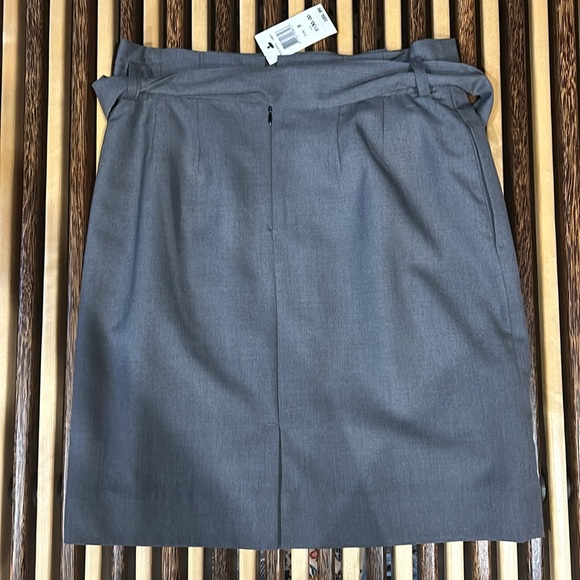 NWT Woman’s Saks Fifth Avenue Black Label Lined Skirt - Size 6 - Picture 5 of 7